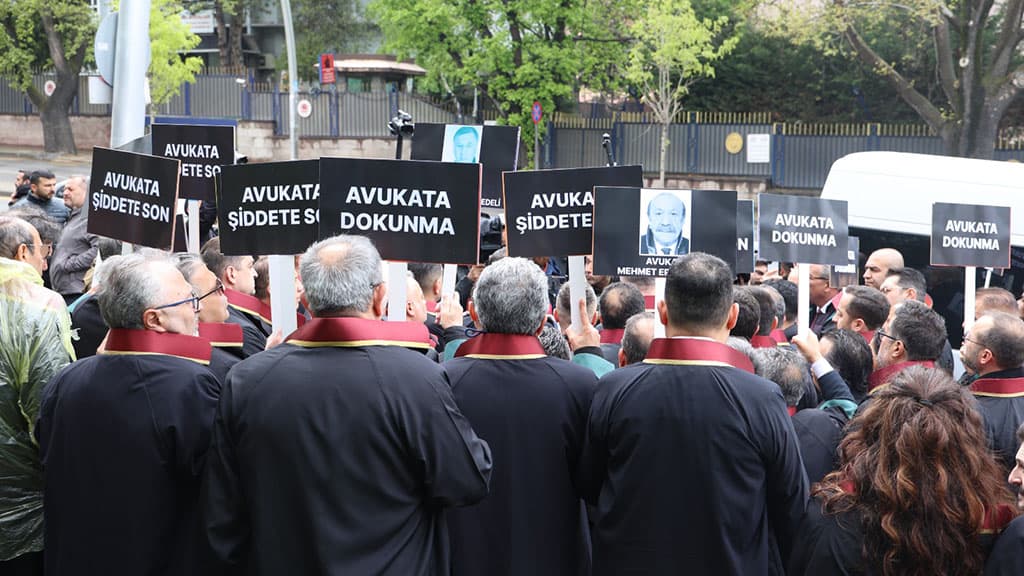 HEDEFTEYİZ DİYEN BAROLARDAN TBMM’YE YÜRÜYÜŞ