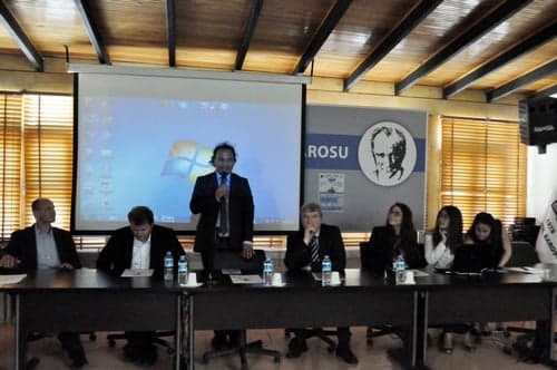 Kutuplar. Uluslararası Boyutuyla Antartika Ve Arktika  
Güncel Sorunlar Ve Çözümleri