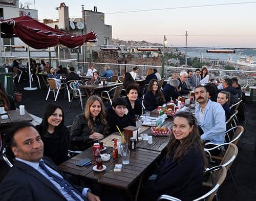 32. Dönem Hukuk İngilizcesi Ve Terminolojisi Derslerini Tamamlayanlara Katılım Belgeleri Verildi 
