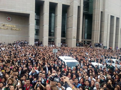 Halka Ve Avukata Yönelik Polis Şiddeti Ve Terörüne Derhal Son Verilmelidir

 - 11