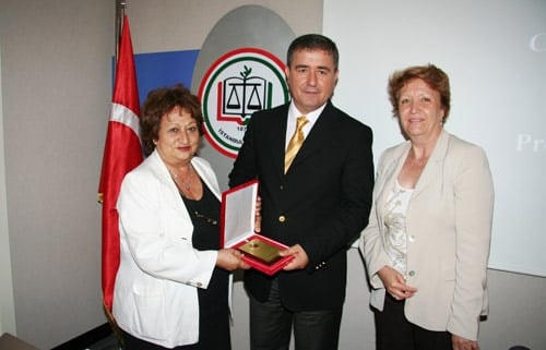 Yargıtay, Tüzel Kişilik Perdesinin 
Aralanması Teorisini Onayladı
 - 21