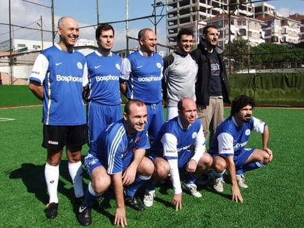 Halı Sahada Şampiyon: Bekâr Bacanaklar - 1