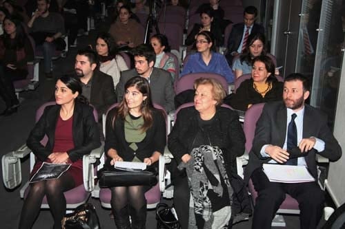 İstanbul Barosu Dış İlişkiler Merkezi Tarafından Düzenlenen
“Sınırlar Ve Sığınmacılar: Bir Suriye Örneği “ Konulu Toplantı Yapıldı - 35
