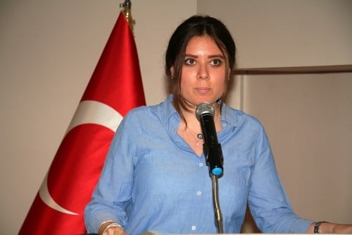 Türkiye’De Avukat Olmak Çok Kolay
 - 1