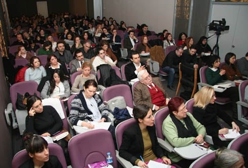 Kadın Hakları Ve Aile İçi Şiddet Semineri Devam Ediyor

 - 44