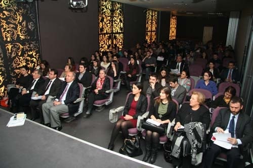 İstanbul Barosu Dış İlişkiler Merkezi Tarafından Düzenlenen
“Sınırlar Ve Sığınmacılar: Bir Suriye Örneği “ Konulu Toplantı Yapıldı - 14