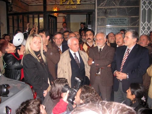 Adalet Bakanlığının Yeni Genelgesi Üzerine Avukat Behiç Aşçı Eylemine Son Verdi - 4
