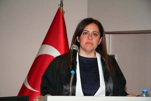 Türkiye’De Avukat Olmak Çok Kolay
 - 12