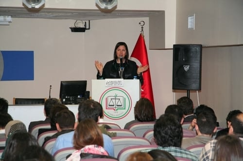 Adaleti Sağlayan Bir Meslek
 - 32