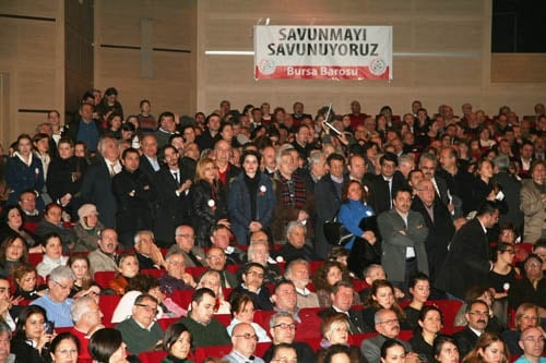 İstanbul Barosu Olağanüstü Genel Kurul Kararı: ‘Başkan Ve Yönetim Kurulu Görevinin Başındadır. İrademize Sahip Çıkıyoruz”

 - 86
