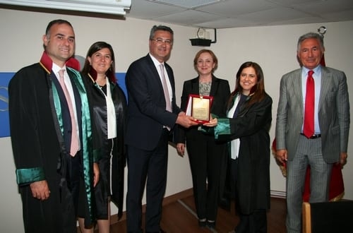 Türkiye’De Avukat Olmak Çok Kolay
 - 39