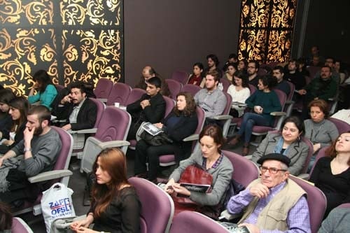 İstanbul Barosu Dış İlişkiler Merkezi Tarafından Düzenlenen
“Sınırlar Ve Sığınmacılar: Bir Suriye Örneği “ Konulu Toplantı Yapıldı - 42