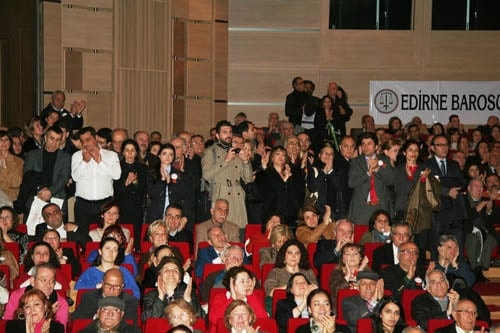 İstanbul Barosu Olağanüstü Genel Kurul Kararı: ‘Başkan Ve Yönetim Kurulu Görevinin Başındadır. İrademize Sahip Çıkıyoruz”

 - 84