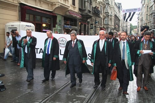 Avukatlardan Cmk’Da Yaşanan Sorunlara Tepki - 22