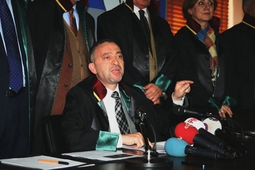 Hiç Bir Tehdit Bizi Hukuk Devleti Ve Demokrasiyi Savunmaktan Alıkoyamaz
 - 2