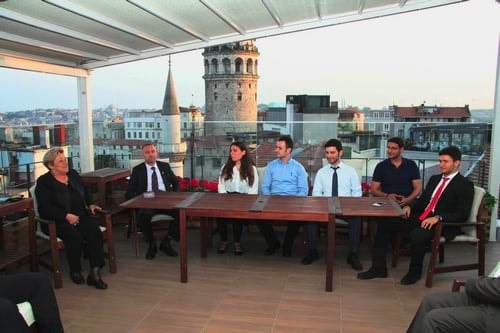 Kurgusal Duruşma Yarışmasında Bölge Birincisi Olan İstanbul Barosu Takımı Baro Yönetimince De Ödüllendirildi
 - 1