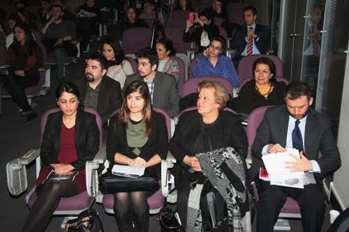İstanbul Barosu Dış İlişkiler Merkezi Tarafından Düzenlenen
“Sınırlar Ve Sığınmacılar: Bir Suriye Örneği “ Konulu Toplantı Yapıldı - 18