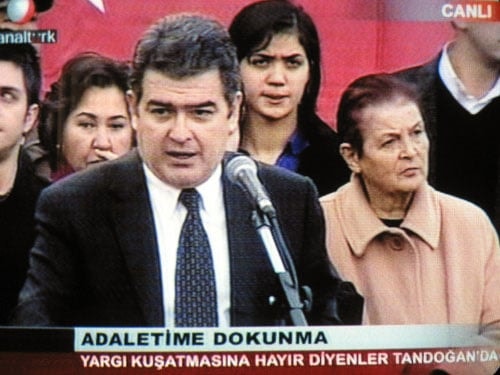 Yargıyı Siyasallaştırma Girişimine
Toplumsal Tepki  - 10