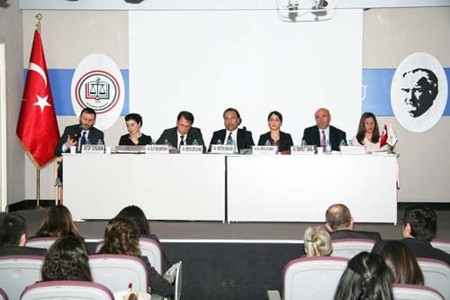 İstanbul Barosu Dış İlişkiler Merkezi Tarafından Düzenlenen
“Sınırlar Ve Sığınmacılar: Bir Suriye Örneği “ Konulu Toplantı Yapıldı - 77