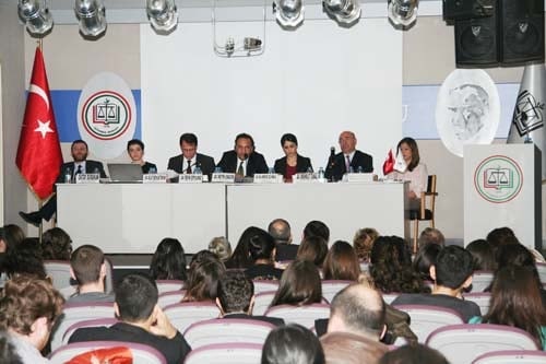 İstanbul Barosu Dış İlişkiler Merkezi Tarafından Düzenlenen
“Sınırlar Ve Sığınmacılar: Bir Suriye Örneği “ Konulu Toplantı Yapıldı - 48