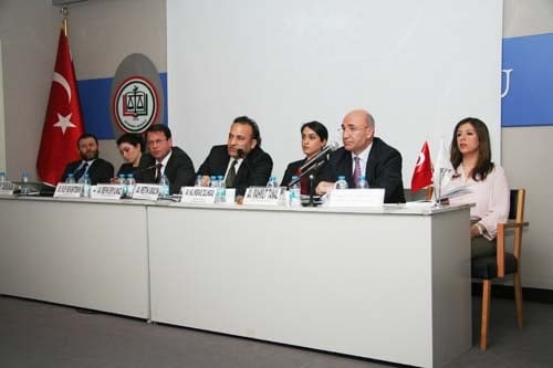 İstanbul Barosu Dış İlişkiler Merkezi Tarafından Düzenlenen
“Sınırlar Ve Sığınmacılar: Bir Suriye Örneği “ Konulu Toplantı Yapıldı - 60