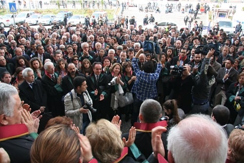 Adalet Dilenmiyoruz: Direniyoruz!
 - 15