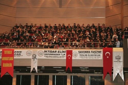 İstanbul Barosu Olağanüstü Genel Kurul Kararı: ‘Başkan Ve Yönetim Kurulu Görevinin Başındadır. İrademize Sahip Çıkıyoruz”

 - 28