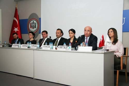 İstanbul Barosu Dış İlişkiler Merkezi Tarafından Düzenlenen
“Sınırlar Ve Sığınmacılar: Bir Suriye Örneği “ Konulu Toplantı Yapıldı - 67