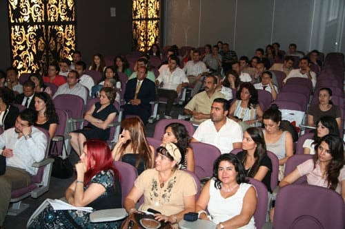 İngilizce Derslerini Tamamlayan
Katılımcılara Belgeleri Verildi - 10