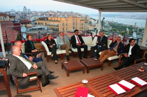Kurgusal Duruşma Yarışmasında Bölge Birincisi Olan İstanbul Barosu Takımı Baro Yönetimince De Ödüllendirildi
 - 28