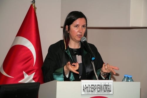 Adaleti Sağlayan Bir Meslek
 - 33