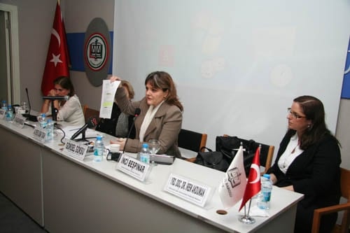 Kadına Şiddet Durmak Bilmiyor

 - 112