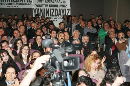 Baroya Karşı Hukuksuzlukların, Sindirme Ve Yıldırma Girişimlerinin Yoğunlaşması Üzerine İstanbul Barosu Yönetim Kurulu Olağanüstü Genel Kurul Kararı Aldı
 - 76