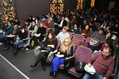 Kadın Hakları Ve Aile İçi Şiddet Semineri Devam Ediyor

 - 36