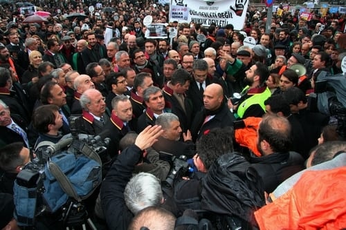Polis Devleti Değil Hukuk Devleti

 - 87