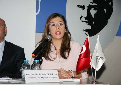 İstanbul Barosu Dış İlişkiler Merkezi Tarafından Düzenlenen
“Sınırlar Ve Sığınmacılar: Bir Suriye Örneği “ Konulu Toplantı Yapıldı - 50