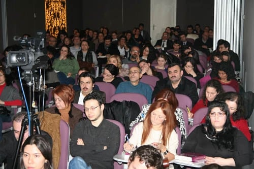 Kadın Hakları Ve Aile İçi Şiddet Semineri Devam Ediyor

 - 39