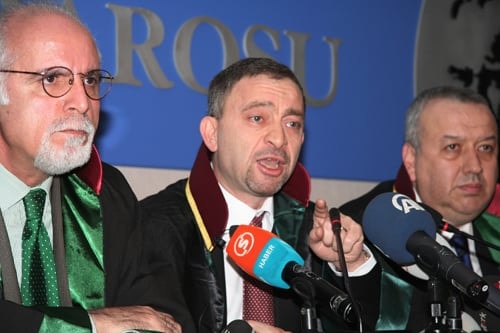 Baroya Karşı Hukuksuzlukların, Sindirme Ve Yıldırma Girişimlerinin Yoğunlaşması Üzerine İstanbul Barosu Yönetim Kurulu Olağanüstü Genel Kurul Kararı Aldı
 - 9