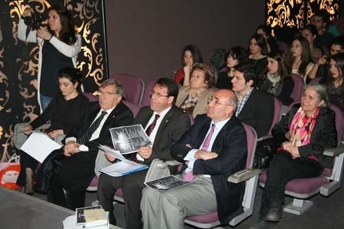 İstanbul Barosu Dış İlişkiler Merkezi Tarafından Düzenlenen
“Sınırlar Ve Sığınmacılar: Bir Suriye Örneği “ Konulu Toplantı Yapıldı - 15