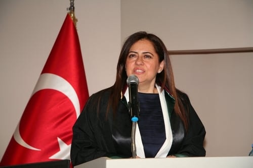 Türkiye’De Avukat Olmak Çok Kolay
 - 9