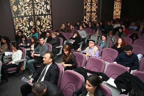 İstanbul Barosu Dış İlişkiler Merkezi Tarafından Düzenlenen
“Sınırlar Ve Sığınmacılar: Bir Suriye Örneği “ Konulu Toplantı Yapıldı - 10
