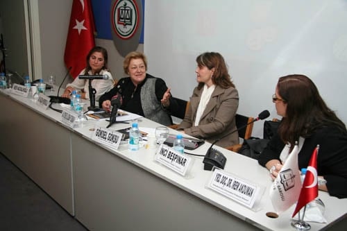 Kadına Şiddet Durmak Bilmiyor

 - 125