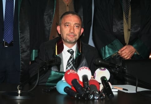 Hiç Bir Tehdit Bizi Hukuk Devleti Ve Demokrasiyi Savunmaktan Alıkoyamaz
 - 9