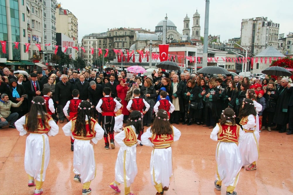 İstanbul Barosu, 23 Nisan Ulusal Egemenlik ve Çocuk Bayramında Taksim Cumhuriyet Anıtındaydı - 39