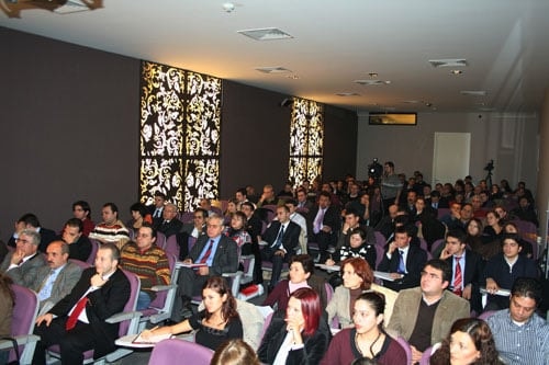 İnternet Yasasında Bıçak Sırtı:
Özgürlük Mü? Güvenlik Mi? - 2