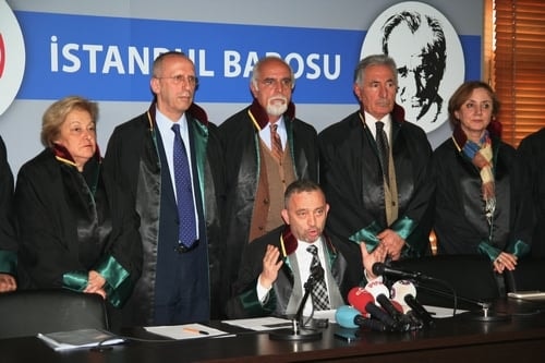 Hiç Bir Tehdit Bizi Hukuk Devleti Ve Demokrasiyi Savunmaktan Alıkoyamaz
 - 14