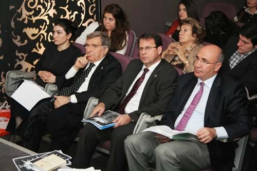 İstanbul Barosu Dış İlişkiler Merkezi Tarafından Düzenlenen
“Sınırlar Ve Sığınmacılar: Bir Suriye Örneği “ Konulu Toplantı Yapıldı - 26