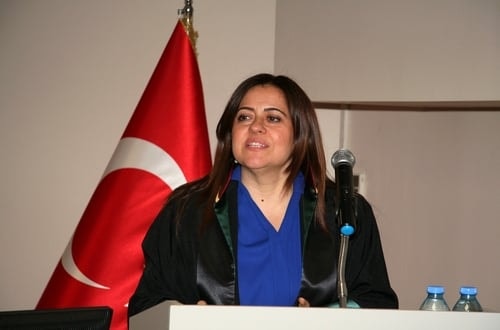 Adaleti Sağlayan Bir Meslek
 - 12