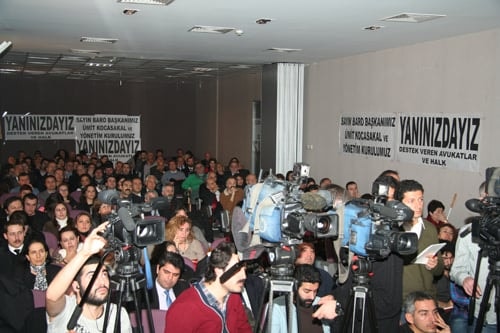 Baroya Karşı Hukuksuzlukların, Sindirme Ve Yıldırma Girişimlerinin Yoğunlaşması Üzerine İstanbul Barosu Yönetim Kurulu Olağanüstü Genel Kurul Kararı Aldı
 - 47