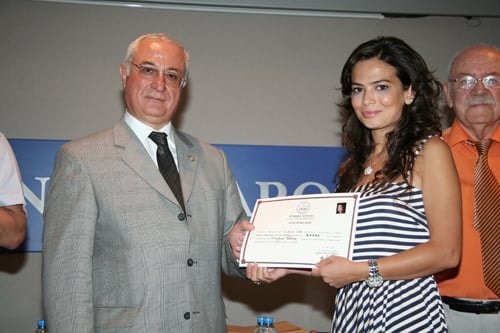 İngilizce Derslerini Tamamlayan
Katılımcılara Belgeleri Verildi - 19